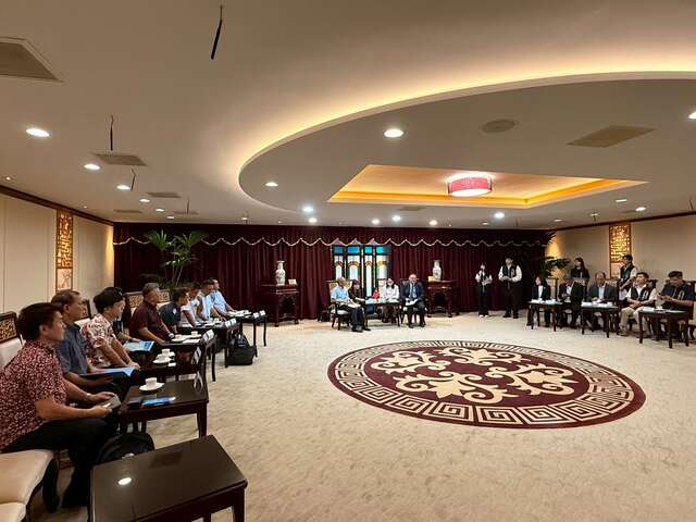 2-拜会交流情形热络-气氛融洽