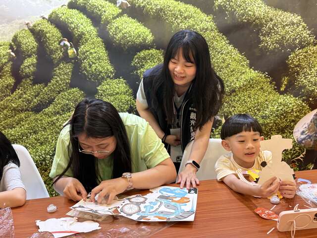 馬來西亞民眾體驗中台灣燈會姆明小提燈diy