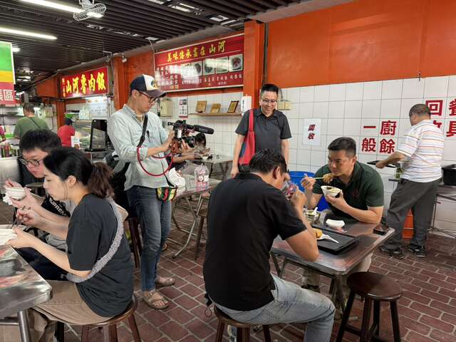 走進世界-節目於第二市場拍攝在地美食