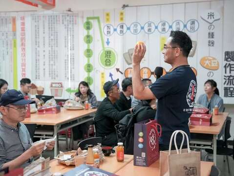 台灣味噌釀造文化館許立昇總經理推廣味噌知識