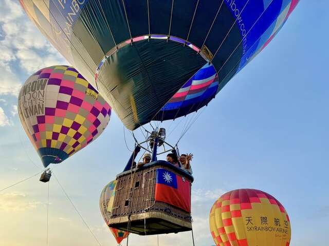 今年活动现场将有4颗大型热气球提供系留体验-邀请民众升空饱览台中山城的壮丽景致-资料照片