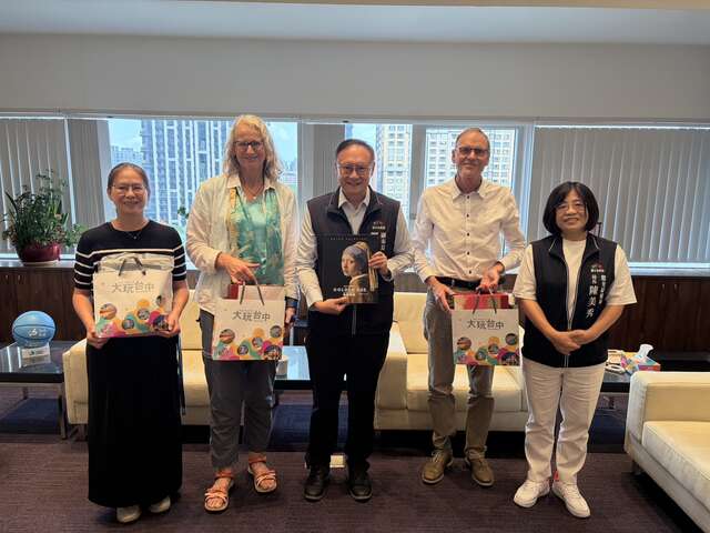 副市長鄭照新代表市府接見-並由台灣永續旅行協會陳盈潔理事長陪同