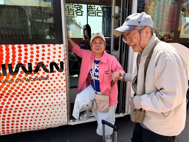 pipia阿嬤搭乘台灣好行888豐后線
