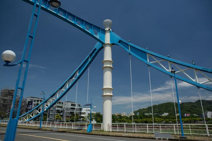 蓝天白云桥-桥中景观