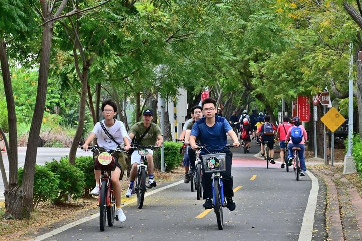 东丰自行车绿廊-单车族