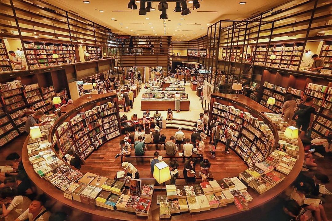 書香味可以耗上一整天的好地方
-
感謝 @j.c__chien 分享
《誠品·書城》
 誠品 看書的好地方
我其實非常喜歡誠品書店...
