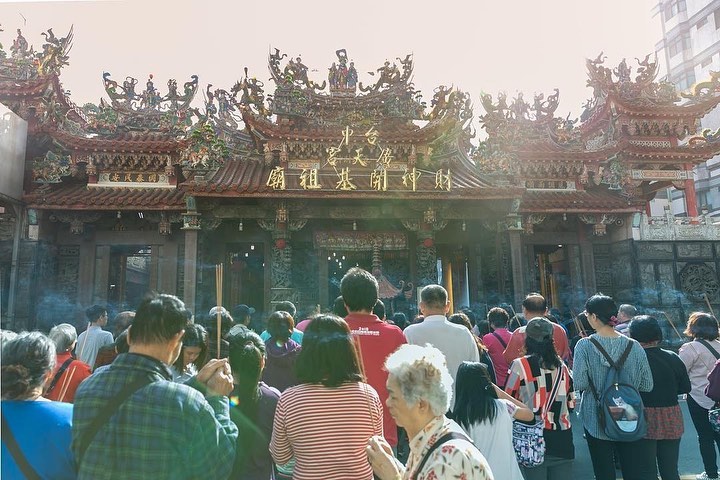 出門到臺中廟宇參拜，替新的一年祈求好運氣！

Visit Taichung temples and pray for good l...