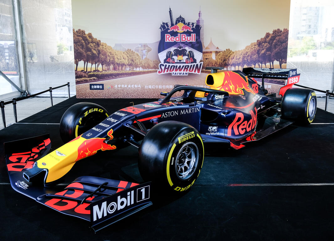 2024亞洲唯一！奔馳城市道路中的「Red Bull Showrun F1賽車展演」即將到來