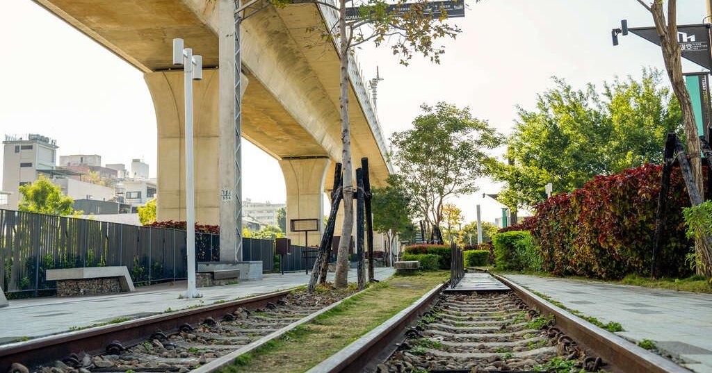 走过绿荫步道、体验市场新风貌与一双温暖的手，假日这样过刚刚好🩵