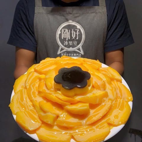 \ 芒果派對時間!台中夏日限定甜品推薦💛 /