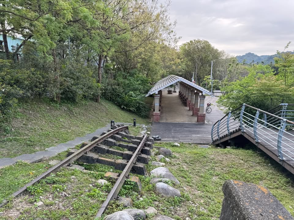 為改善東豐自行車綠廊0蛋月台前急彎問題