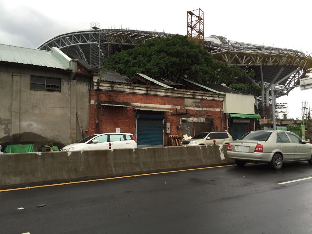 市定古蹟新民街8号仓库屋顶拆一半 市府依法要求复原