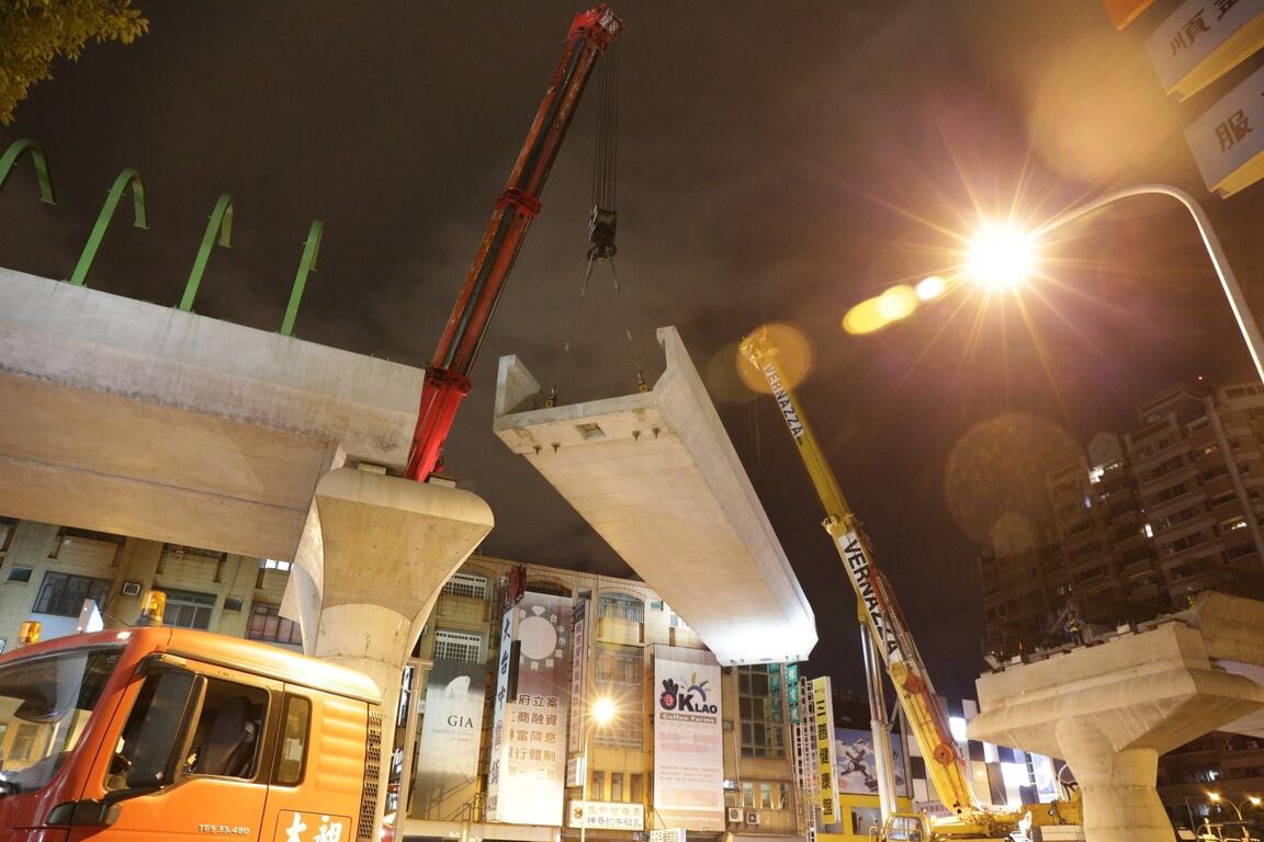 中市捷运绿线最後吊梁作业 全线高架桥工程串连完毕