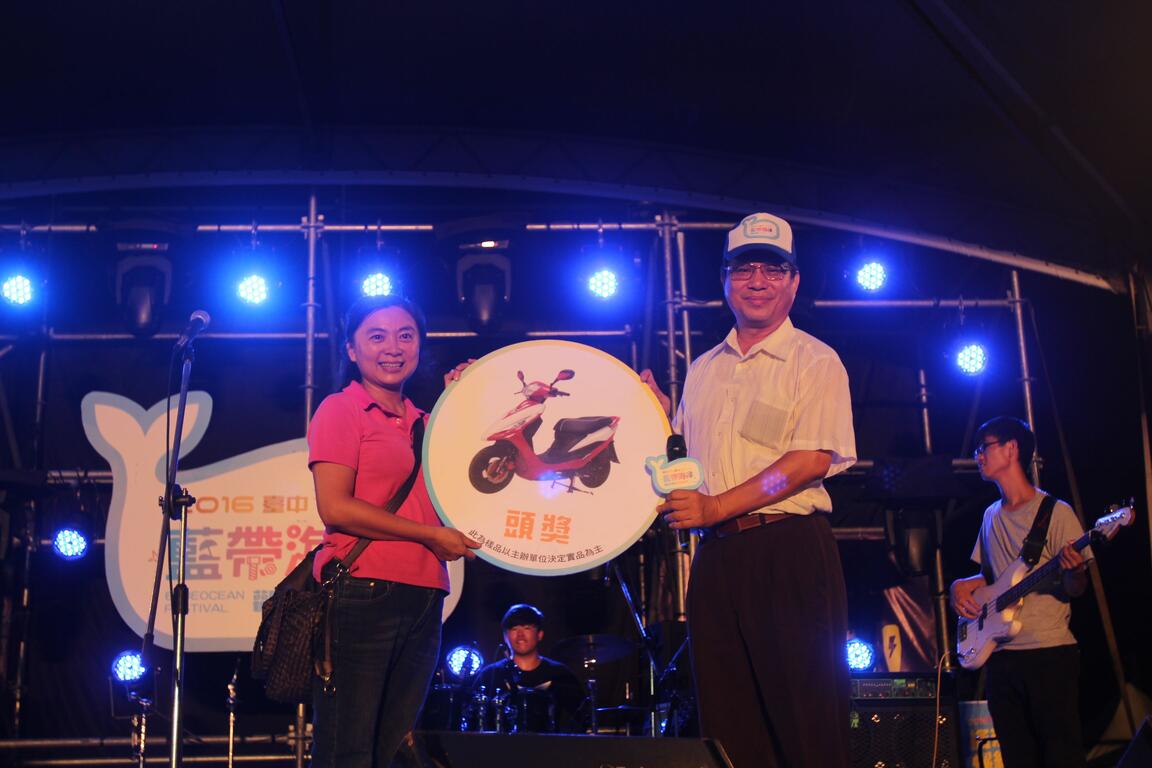 2016蓝带海洋观光季参与人次创纪录 今晚将举办摇滚总决赛-头奖得主