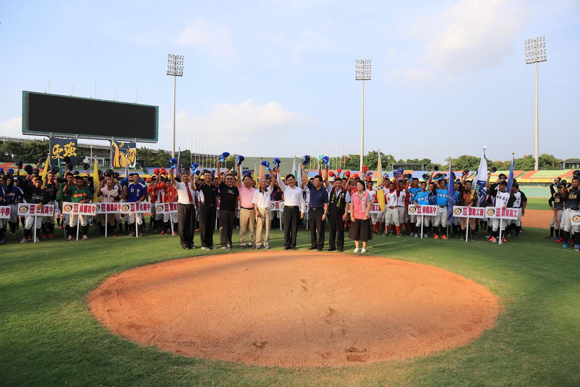 金龍盃全國青棒菁英賽台中開打-市長出席合影