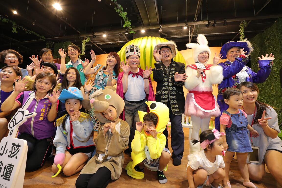 精明商圈「玩剧岛」开幕 林市长扮国王与孩子开讲