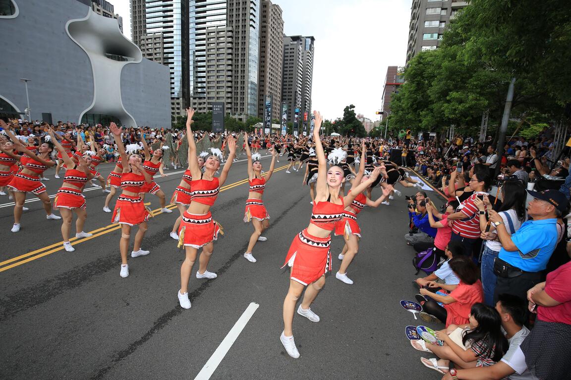 台中國際踩舞祭 舞蹈踩街展演夏綠地公園熱鬧登場