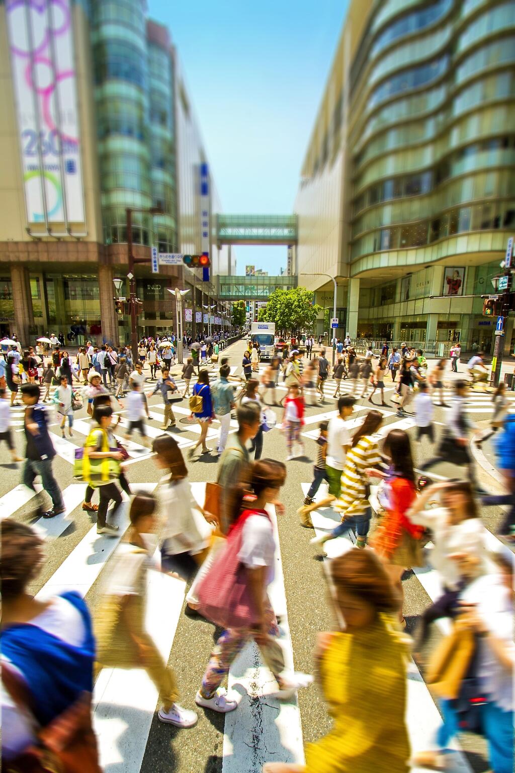 天神閃爍的大街人潮