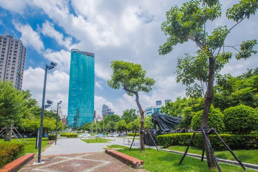 散步在城市的綠園道，享受台中西區的都市慢活
